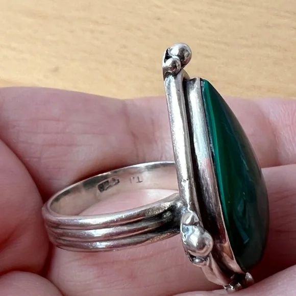 VINTAGE LARGE NAVAJO SOUTHWESTERN NATIVE AMERICAN MALACHITE RING 925 STERLING